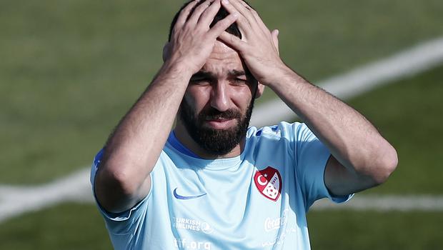 Arda Turan, özel uçakla umreye gitti