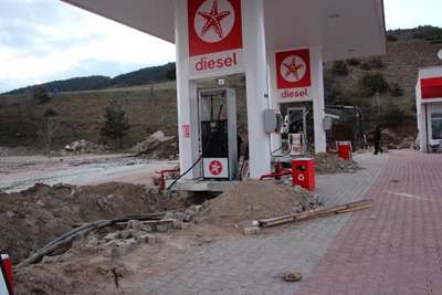 Kaçak akaryakıt istasyonunun altından 190 tonluk tanker çıktı
