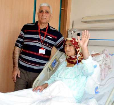 Önce eşi, sonra oğlu hayata bağladı