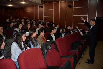 Diyarbakır'da liselilerden 'Dinler ve Diller' konseri