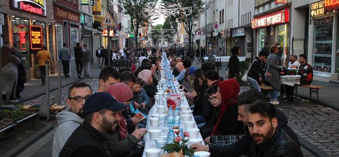 Köln'de 'teröre karşı birlik' iftarı