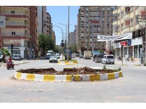 Kayyum, Uğur Kaymaz'ın heykelini kaldırdı