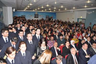 Kotil'den yeni bekar pilotlara: Bir an önce evlenin