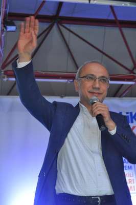 Lütfi Elvan: Avrupa Parlamentosu vesayet altında
