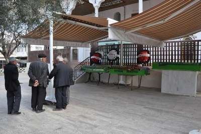 Kırmızı ışıkta durmayan kamyon otomobili ezdi: 3 ölü (2)