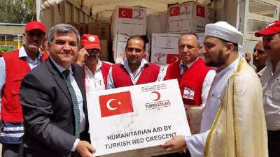 Türkiye Kazımiye, Azamiye ve Geylani Külliyelerinde insani yardım dağıtımına devam ediyor