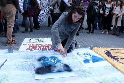 "Tecavüzcüsü"nü öldüren Nevin Yıldırım için Feminist sanatçılardan eylem