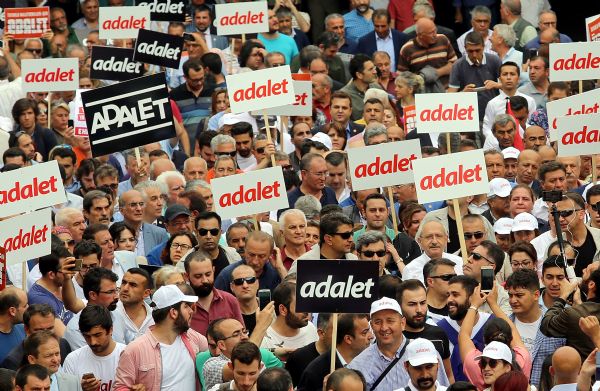 'CHP, Gezi'yi tekrarlatmaya çalışıyor'