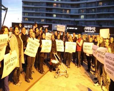 Site sakinlerinden Ali Ağaoğlu protestosu