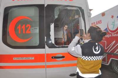 Panzere atılan molotof, ambulansı yaktı