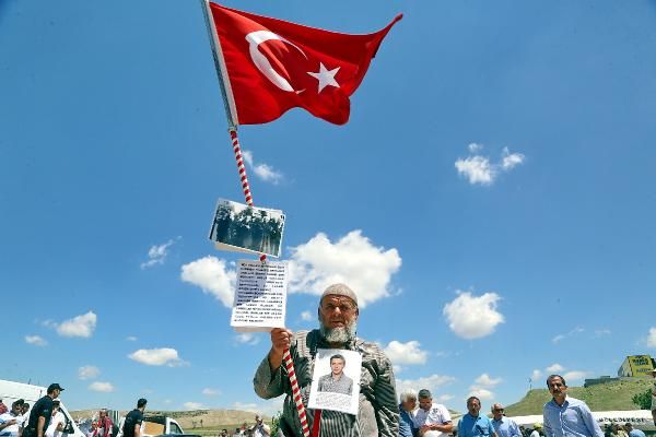 Oğlu için 'Adalet Yürüyüşü'nde