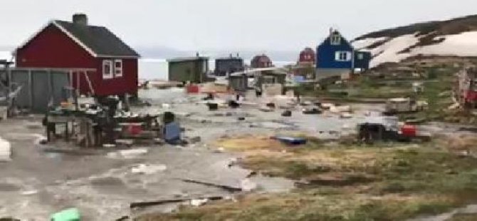 Deprem sonrası tsunami vurdu