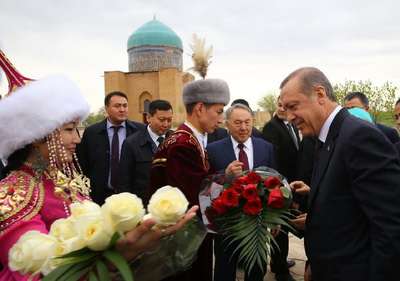 Cumhurbaşkanı Erdoğan, Hoca Ahmet Yesevi Türbesini ziyaret etti