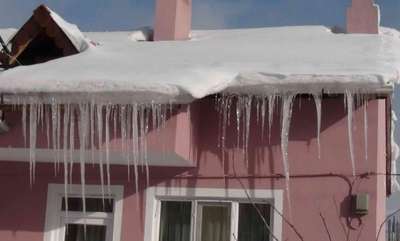 Simav'da buz sarkıtlarının boyu 1 metreyi geçti