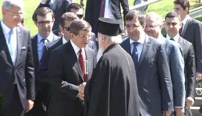 Başbakan Davutoğlu, Özal'ın mezarını ziyaret etti (1)