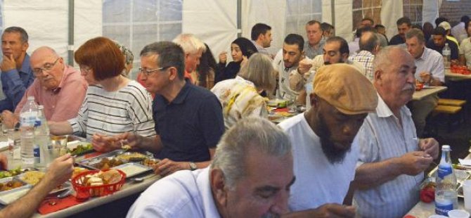 Farklı kültürler iftarda buluştu