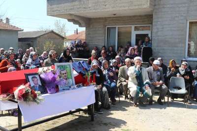 Ümit öğretmen, giyemediği damatlığıyla uğurlandı