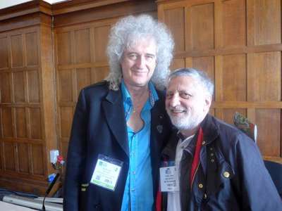 Londra Kitap Fuarı’nda Brian May stereo fotoğraflarını sundu