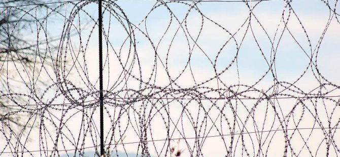 Pakistan, Afganistan sınırına tel örgü çekiyor