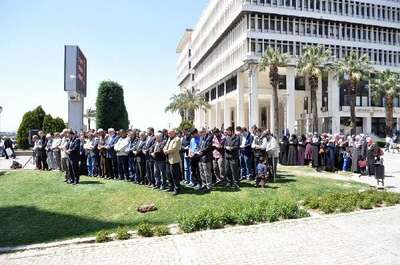 Konak Meydanı'nda gayabi cenaze namazı