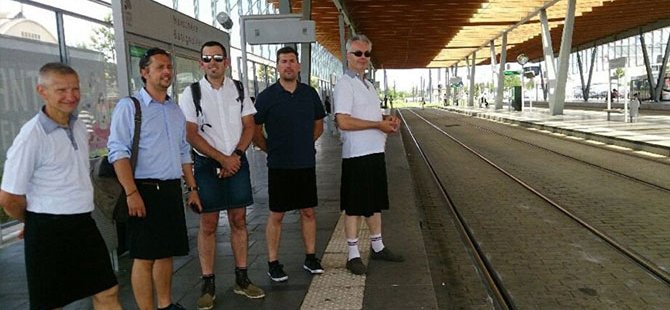 Otobüs şoförlerinden etekli protesto