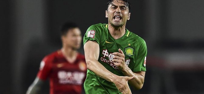 Burak rakibine tokat attı, oyundan atıldı