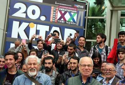 İzmirliler TÜYAP Kitap Fuarı'na akın etti