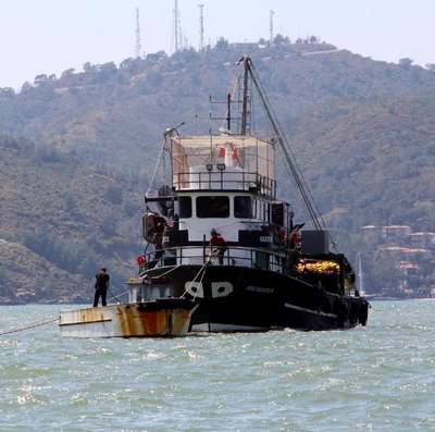 Karaya oturan balıkçı teknesi 2 gün sonra kurtarıldı