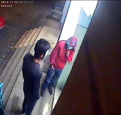 Maskeli soyguncular güvenlik kameraları sayesinde yakalandı