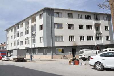 Apartmanda çıkan yangında 10 kişi dumandan etkilendi