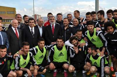 Bakan Yıldız: Bol keseden atanların vaatlerine aldanmayın (2)