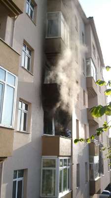 Mutfakta çıkan yangın korku yarattı