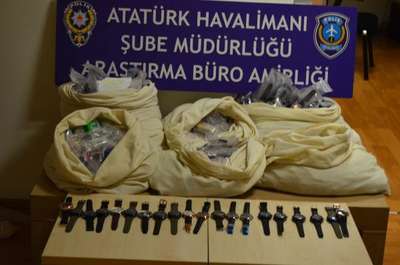 Atatürk Havalimanı'nda 1300 kaçak saat yakalandı