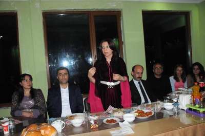 Hakkari'de HDP adayları, esnafla yemekte buluştu