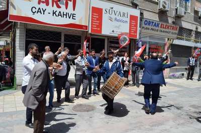 HDP’liler Kayseri’de davul zurnalı tanıtım yaptı