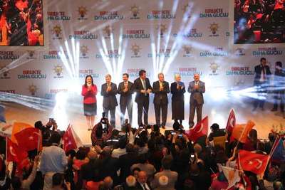 Bakan Zeybekci'den 'Doğuda silah zoruyla oy istiyorlar' iddiası