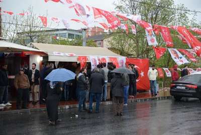 Fotoğraflar // MHP Seçim İrtibat Bürosu yakınında silah sesleri