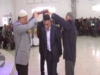 Kavgalı iki aile barış yemeğinde bir araya geldi