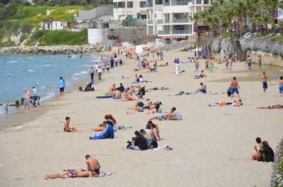 Kuşadası'nda plajlar hareketlendi