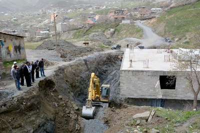 Hakkari'de çöken yolda onarım çalışması