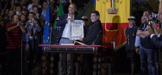 Maradona'ya Napoli'den 'fahri vatandaşlık'