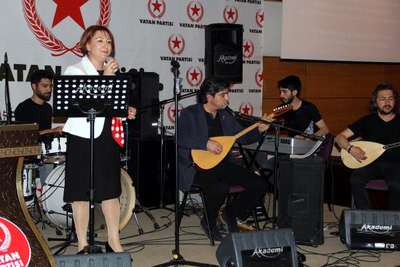 Milletvekili adayı doktordan konser