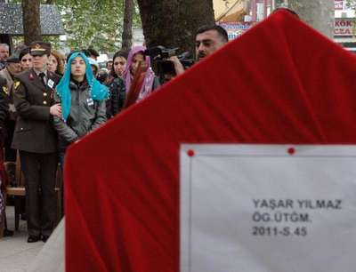 Kazada yaşamını yitiren üsteğmen eşe sessiz veda