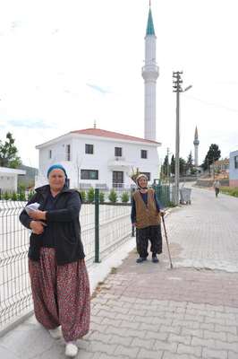 Zeytineli Köyü'nde çifte cami tartışması