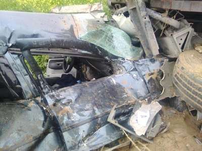 Otomobille kamyon çarpıştı, 1 ölü, 1 ağır yaralı
