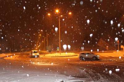 Erzurum, Kars ve Ardahan'a yağan kar yolları kapattı
