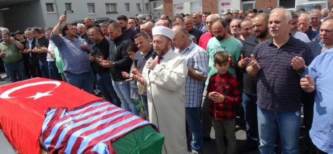 Gurbetçi sanatçı sevenlerini yasa boğdu