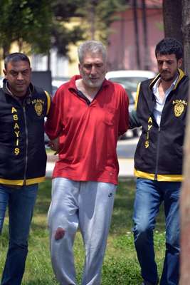 Eşini bıçakla yaralayıp kendini eve kilitledi (2)
