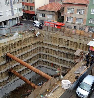 Kağıthane'de vinciyle temele düşen operatör hayatını kaybetti