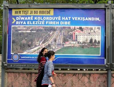 Diyarbakır'da belediyeden askere 'yol teşekkürü' (2)